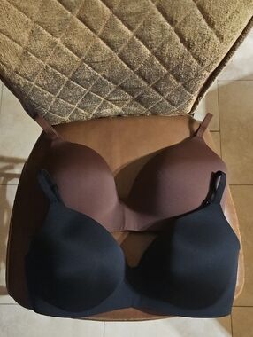 Lot Of 2 Victoria's Secret T-Shirt Lightly Lined Wireless Bras Padded Black